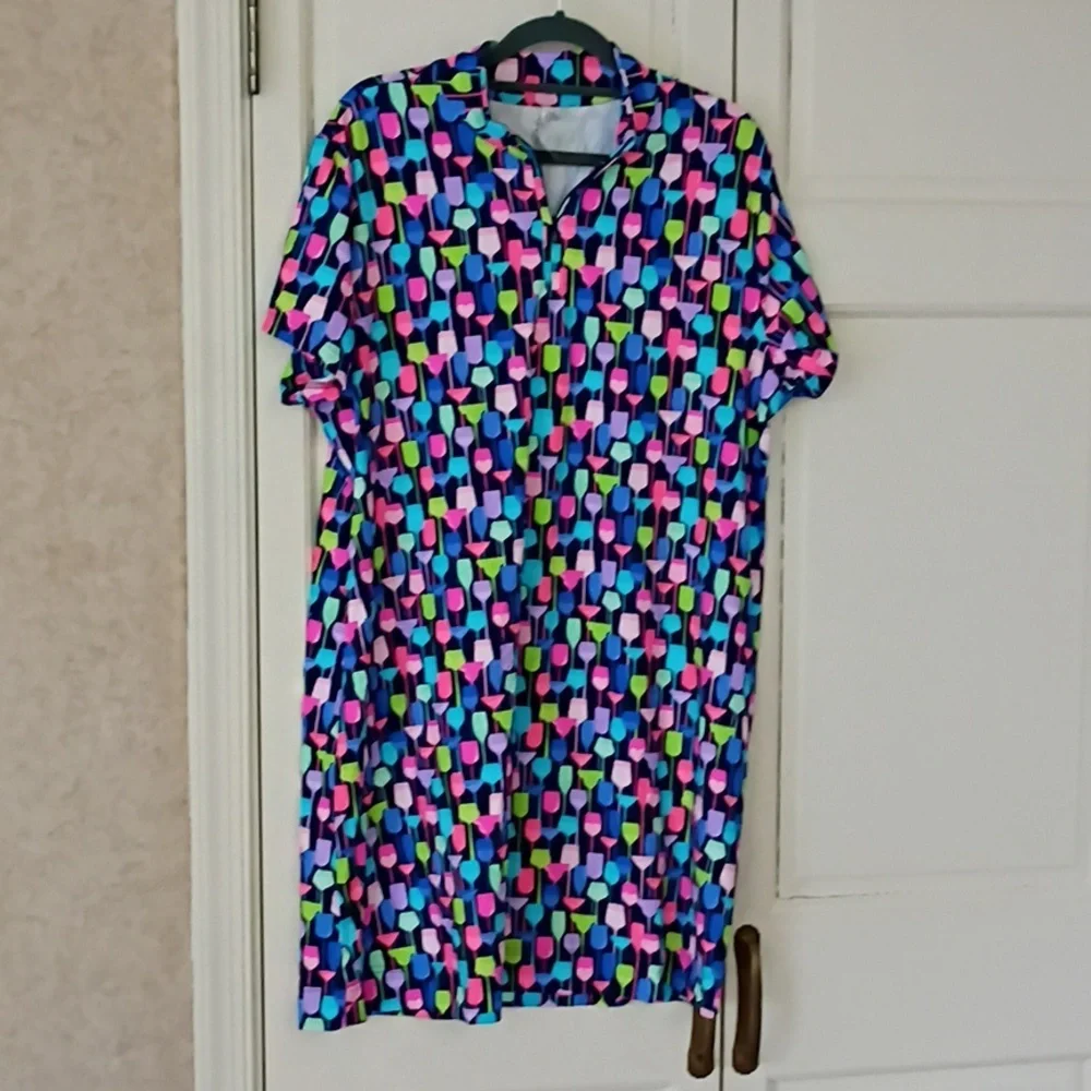 Colorful Short Sleeve Keyhole Top.Pit To Pit 23". Length 35"New No Tag - Picture 3 of 7